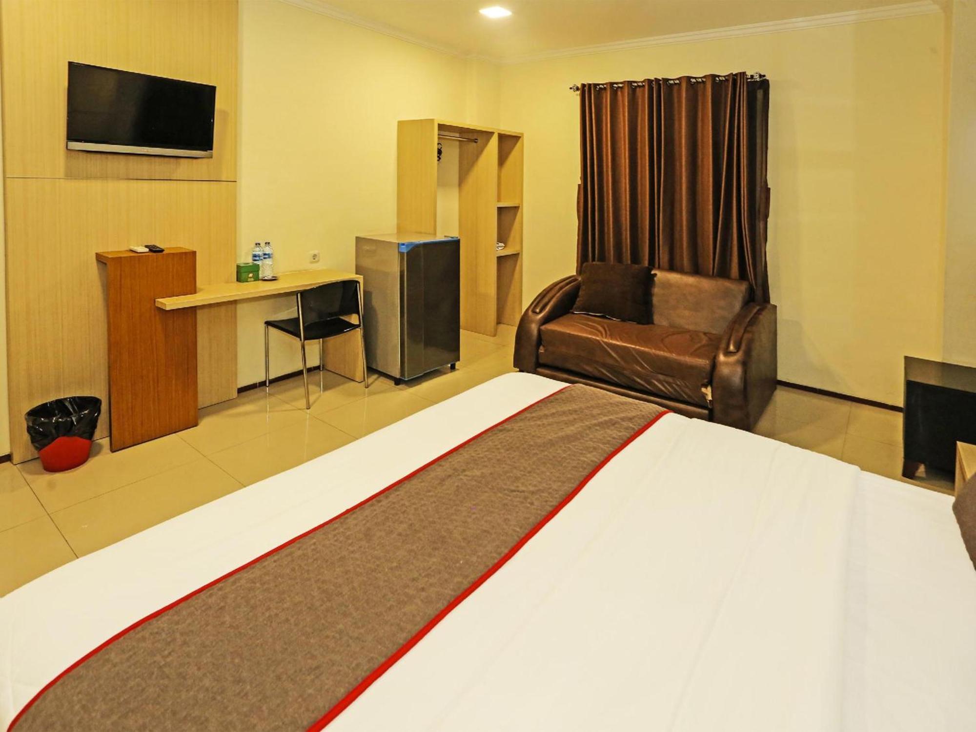 Super Oyo Townhouse Oak Hotel Fiducia Serpong Exteriér fotografie
