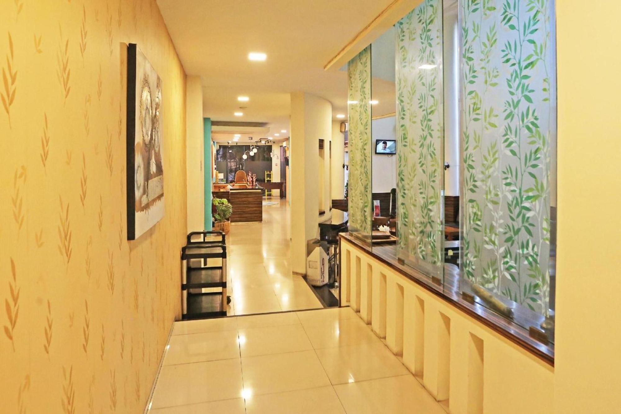 Super Oyo Townhouse Oak Hotel Fiducia Serpong Exteriér fotografie