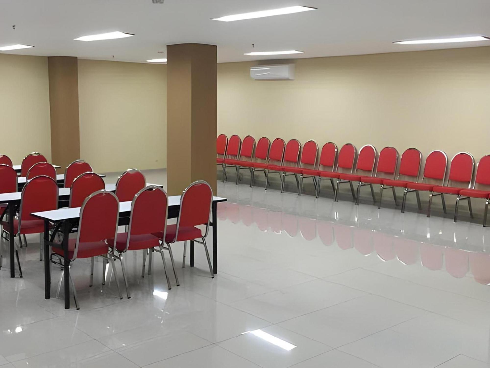Super Oyo Townhouse Oak Hotel Fiducia Serpong Exteriér fotografie