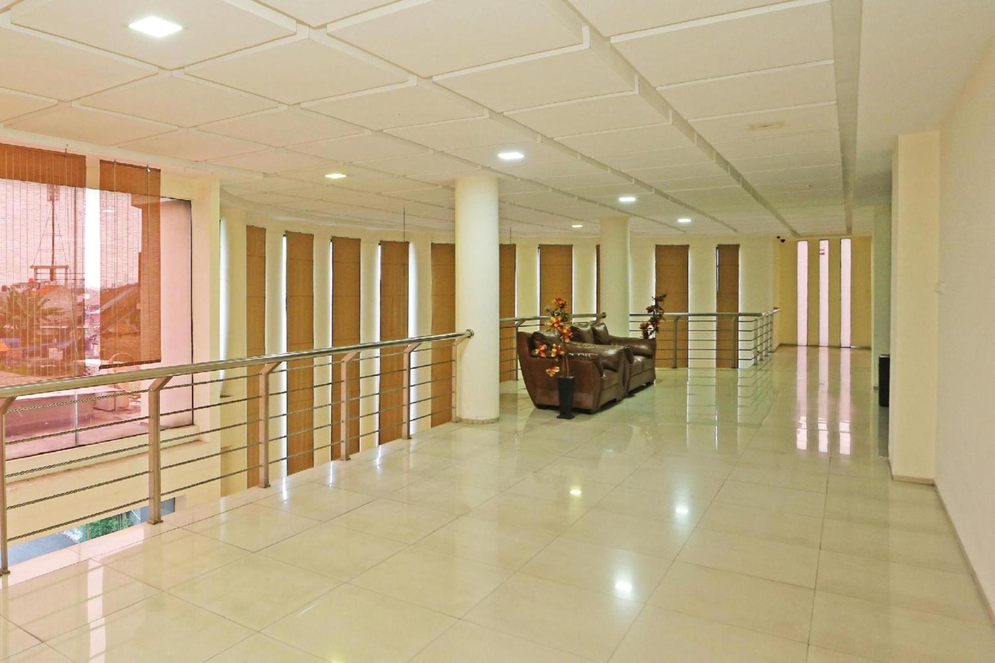 Super Oyo Townhouse Oak Hotel Fiducia Serpong Exteriér fotografie