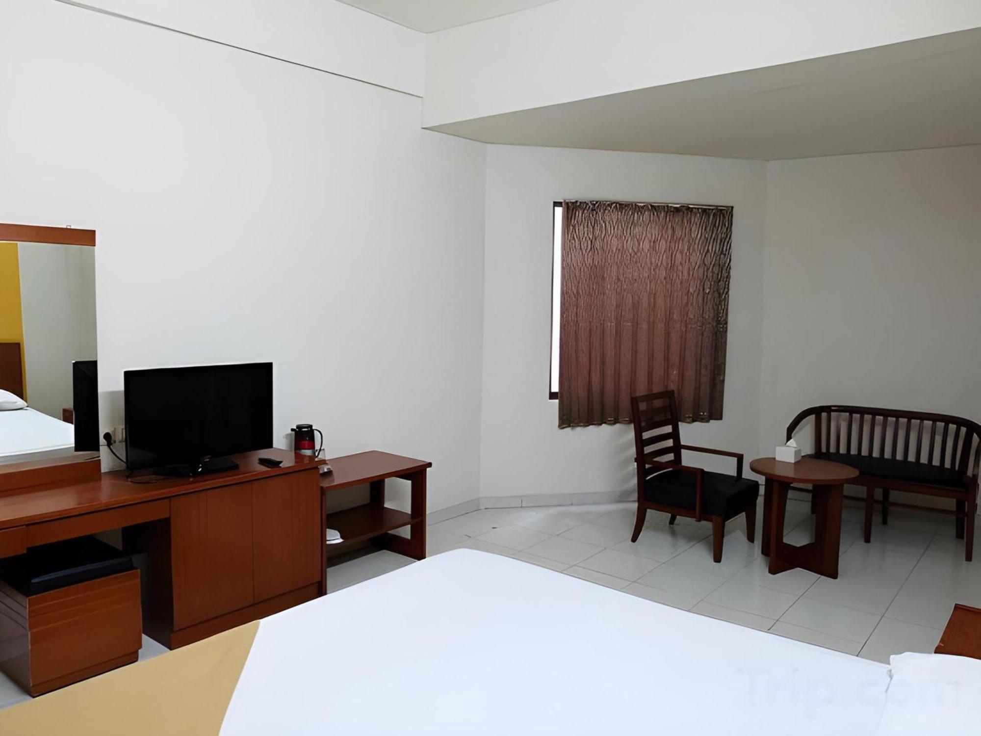 Super Oyo Townhouse Oak Hotel Fiducia Serpong Exteriér fotografie