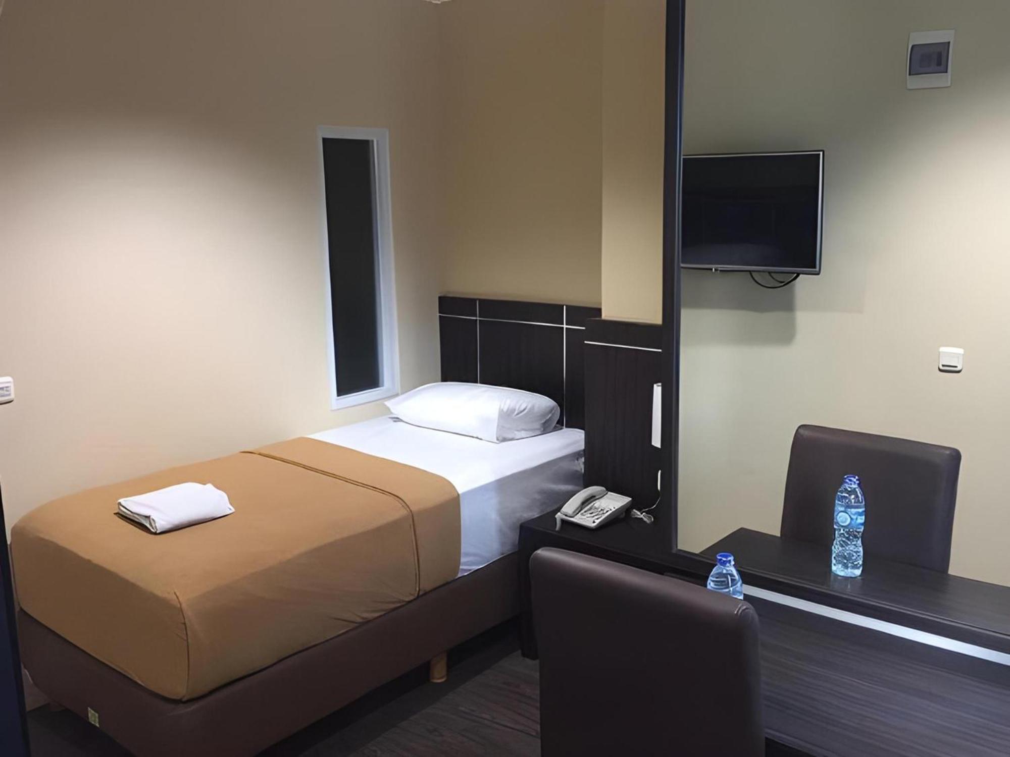 Super Oyo Townhouse Oak Hotel Fiducia Serpong Exteriér fotografie