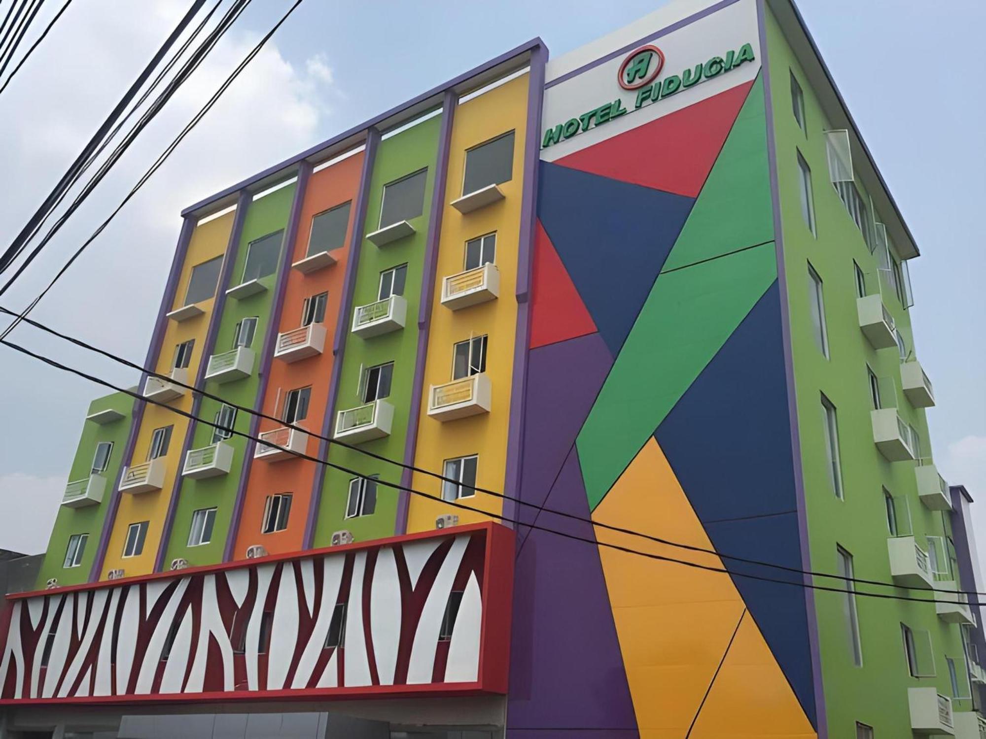 Super Oyo Townhouse Oak Hotel Fiducia Serpong Exteriér fotografie