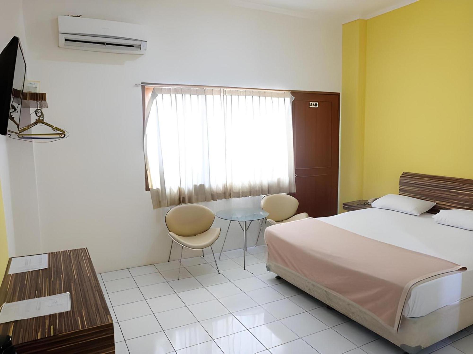 Super Oyo Townhouse Oak Hotel Fiducia Serpong Exteriér fotografie